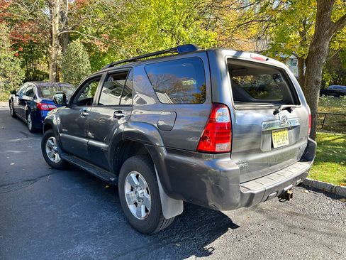 Used 2006 Toyota 4Runner SR5 image 2
