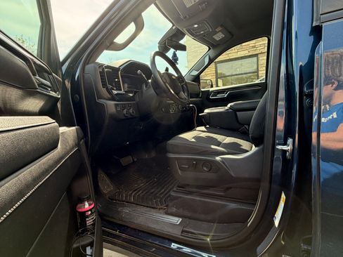 Used 2023 Chevrolet Silverado 1500 LT image 9