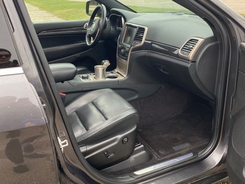 Used 2017 Jeep Grand Cherokee Overland image 16