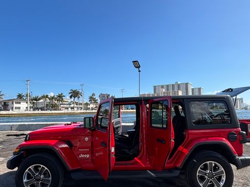Used 2020 Jeep Wrangler Unlimited Sahara image 6