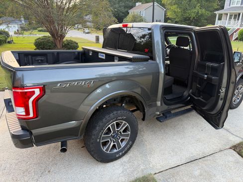 Used 2017 Ford F150 XLT w/ Equipment Group 302A Luxury AWD/4WD image 4