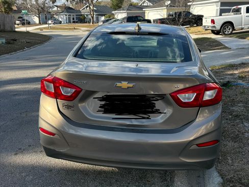 Used 2017 Chevrolet Cruze LT image 12