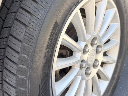 Used 2011 Buick Enclave CXL FWD image 18