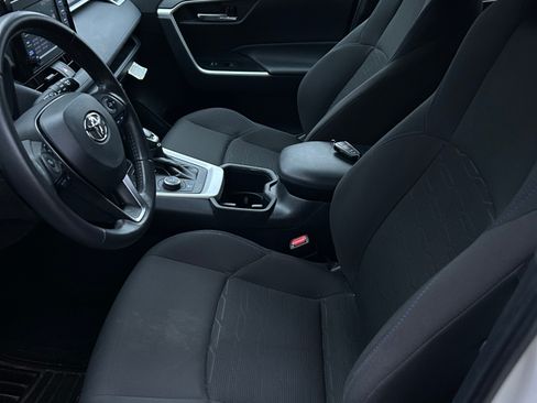 Used 2022 Toyota RAV4 SE image 8