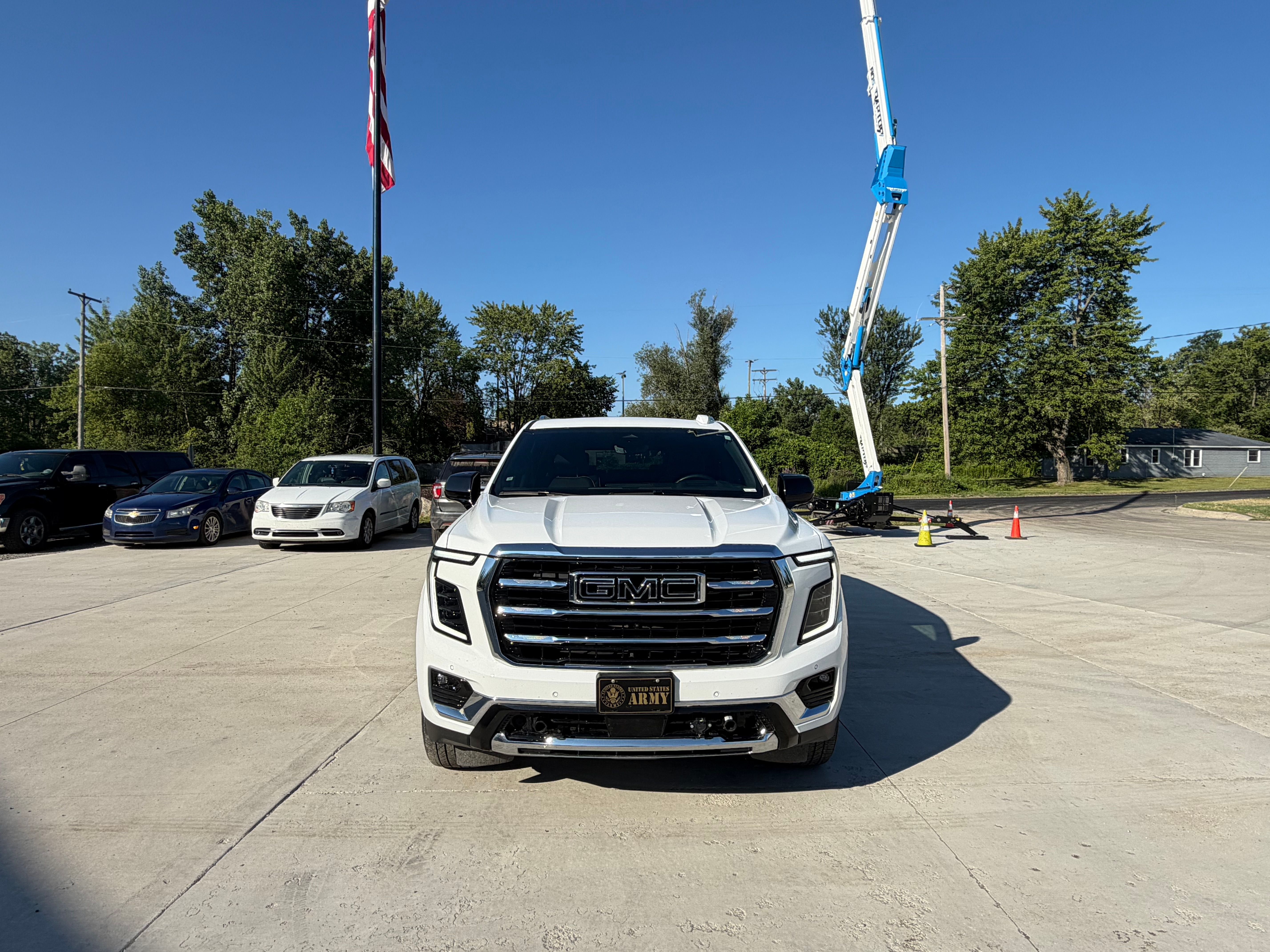 Used 2025 GMC Yukon XL Elevation w/ Elevation Premium Package AWD/4WD image 2