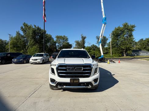 Used 2025 GMC Yukon XL Elevation w/ Elevation Premium Package AWD/4WD image 2