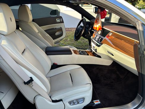 Used 2016 Rolls-Royce Wraith image 10
