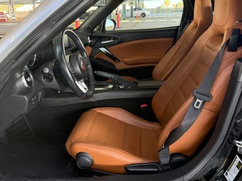 Used 2018 FIAT 124 Spider Lusso w/ Convenience Group RWD image 12