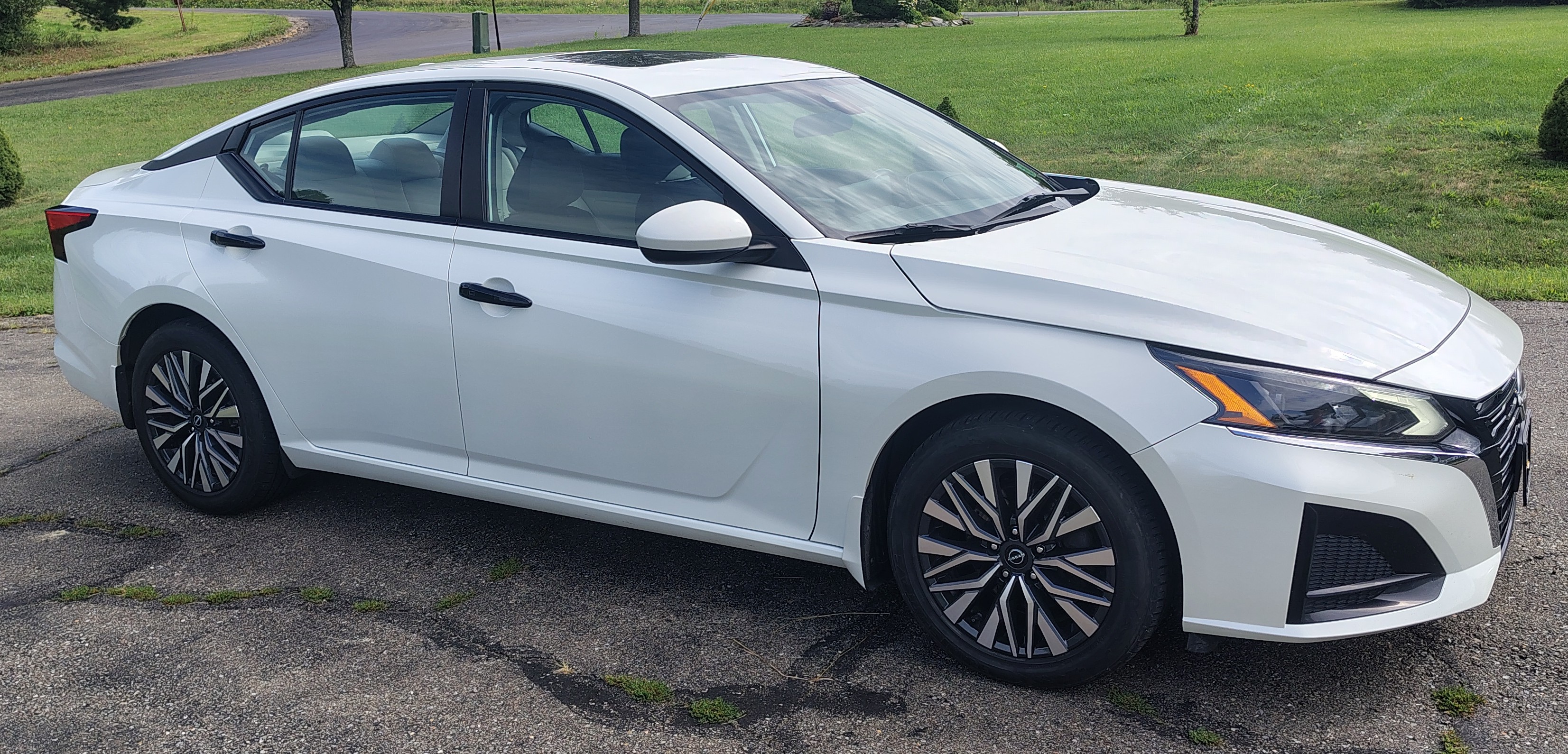 Used 2023 Nissan Altima 2.5 SV w/ SV Premium Package AWD/4WD image 6