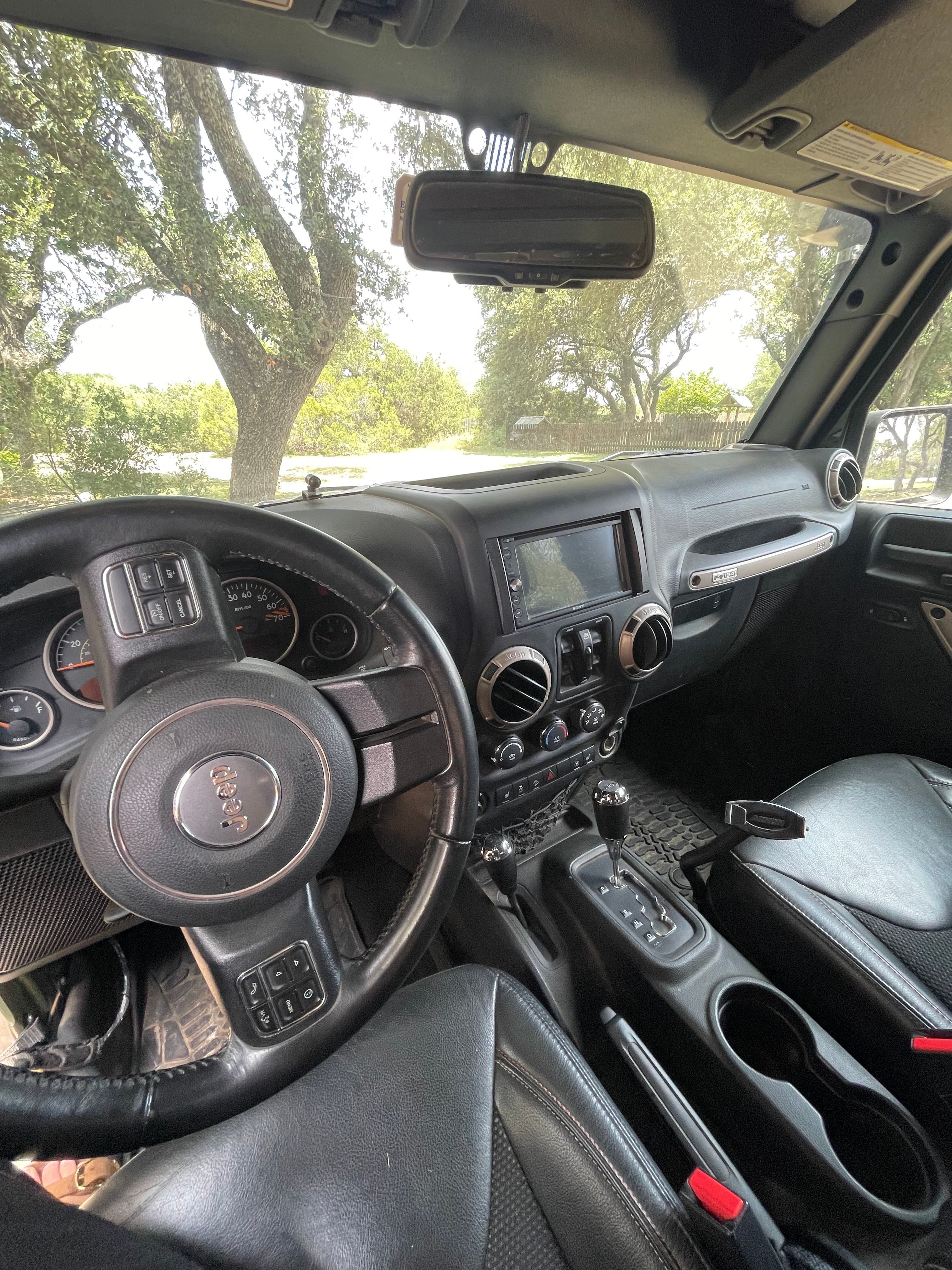 Used 2016 Jeep Wrangler Unlimited Sahara AWD/4WD image 11
