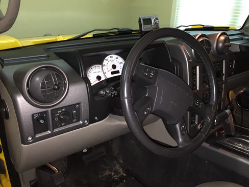 Used 2003 HUMMER H2 w/ Preferred Equipment Group image 6