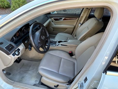 Used 2010 Mercedes-Benz C 300 Sedan image 12