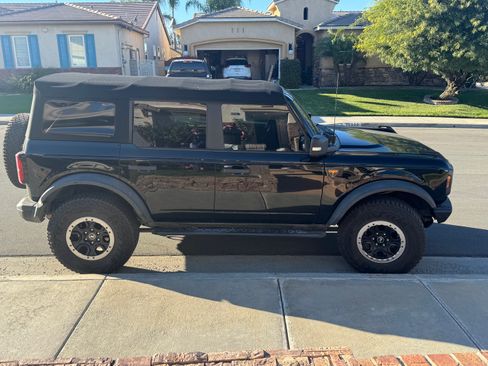 Used 2022 Ford Bronco Badlands image 1