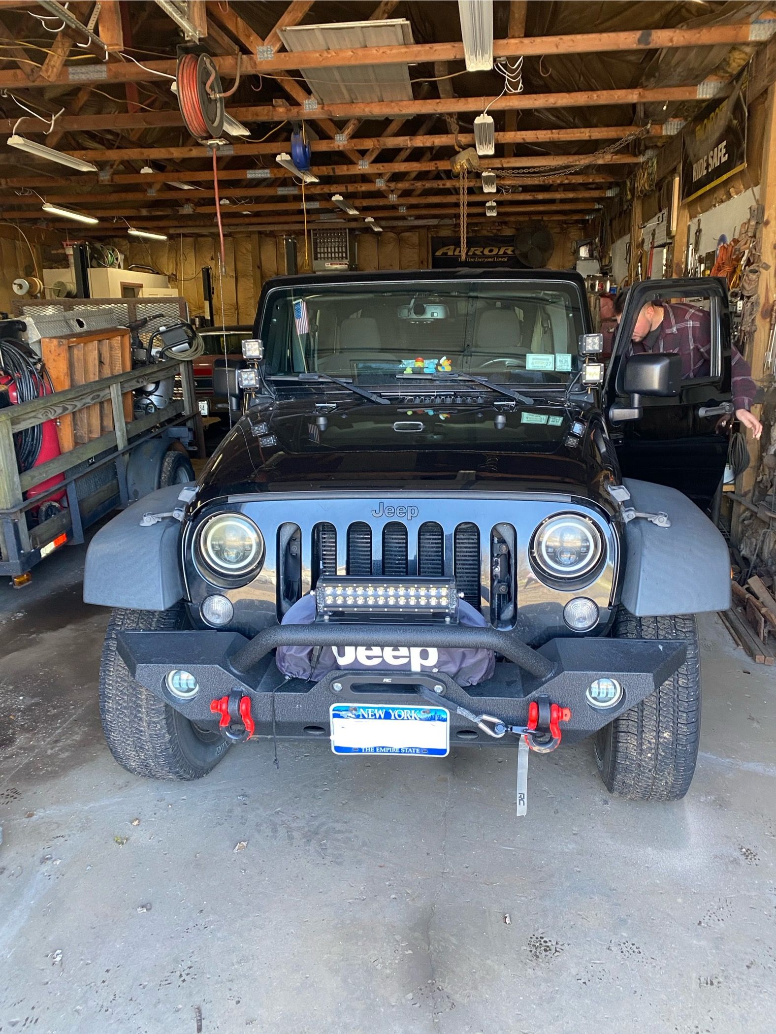 Used 2015 Jeep Wrangler Unlimited Sport AWD/4WD image 2