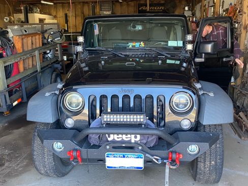 Used 2015 Jeep Wrangler Unlimited Sport image 2