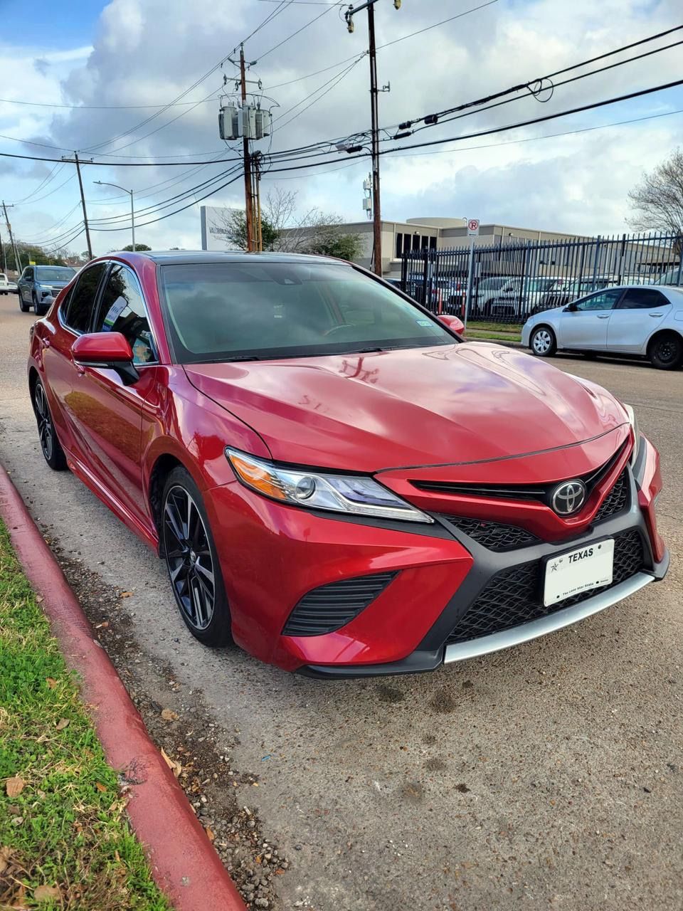 Used 2019 Toyota Camry XSE FWD image 6