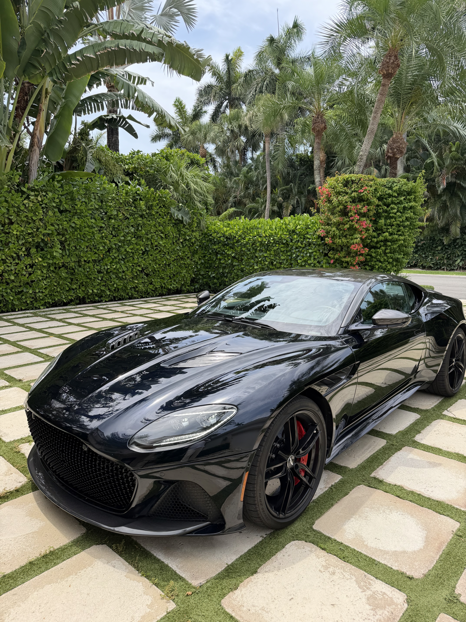 Used 2022 Aston Martin DBS Superleggera RWD image 8