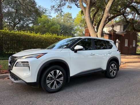 Used 2022 Nissan Rogue SV FWD image 1