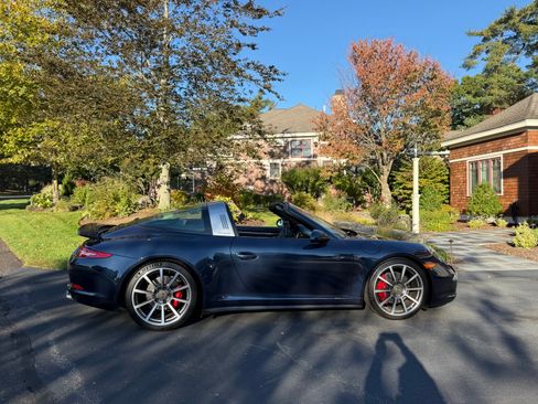 Used 2015 Porsche 911 Targa 4S image 2