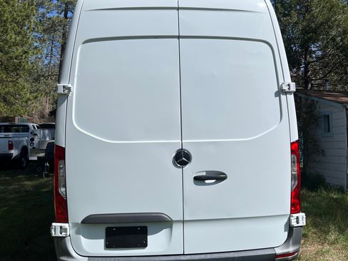 Used 2022 Mercedes-Benz Sprinter 2500 image 11