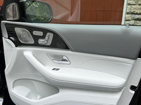 Used 2025 Mercedes-Benz Maybach GLS 600 4MATIC image 8