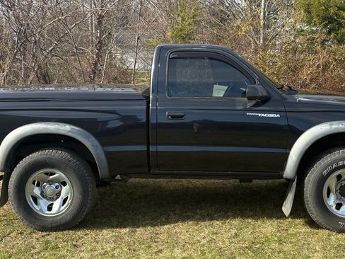 Used 2004 Toyota Tacoma Pickup 2D 6 ft image 2