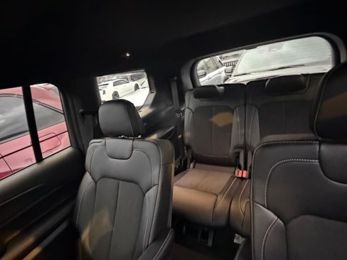 Used 2025 Jeep Grand Cherokee L Limited w/ Luxury Tech Group II image 6