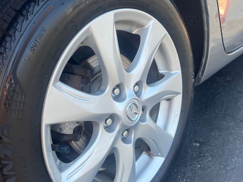 Used 2010 MAZDA MAZDA3 i Touring FWD image 8