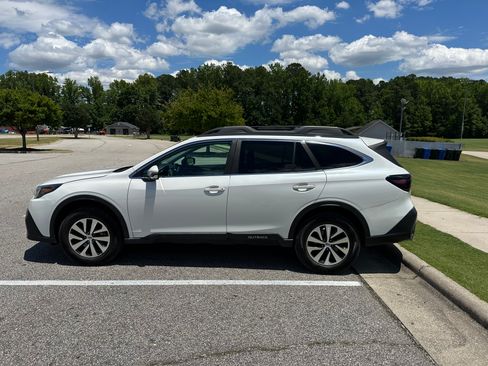 Used 2022 Subaru Outback Premium AWD/4WD image 4
