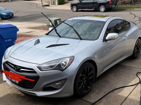 Used 2013 Hyundai Genesis 3.8 RWD image 5