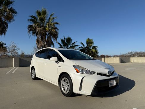 Used 2015 Toyota Prius V Three image 5