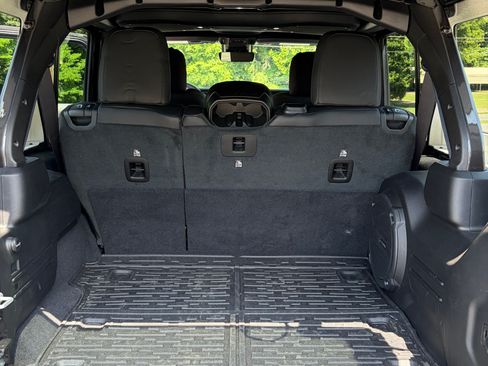 Used 2025 Jeep Wrangler Unlimited Rubicon w/ Convenience Group AWD/4WD image 14