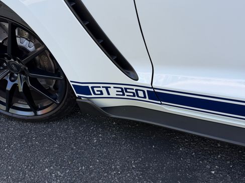 Used 2017 Ford Mustang Shelby GT350 RWD image 4