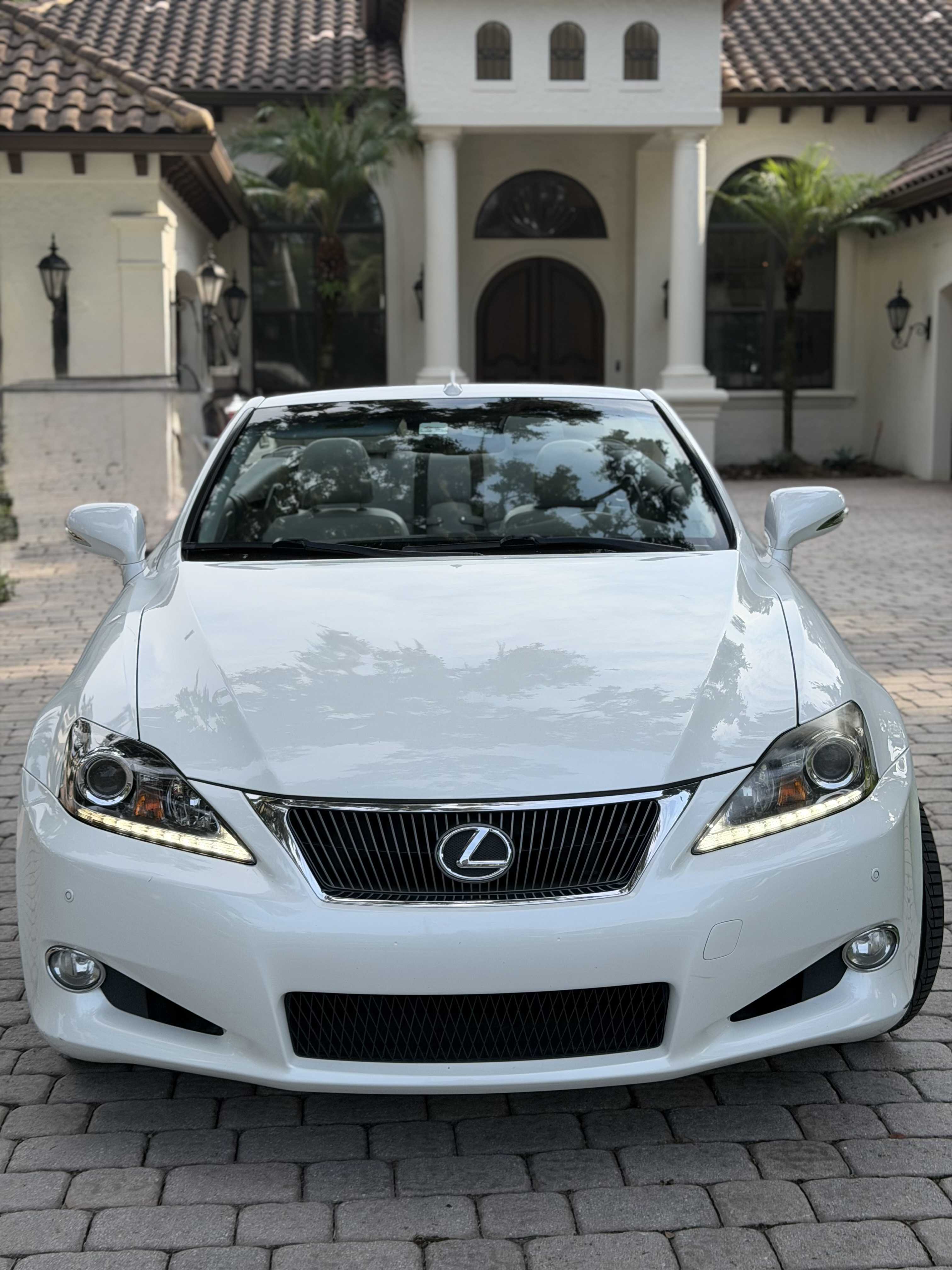 Used 2011 Lexus IS 350C w/ Luxury Pkg RWD image 1