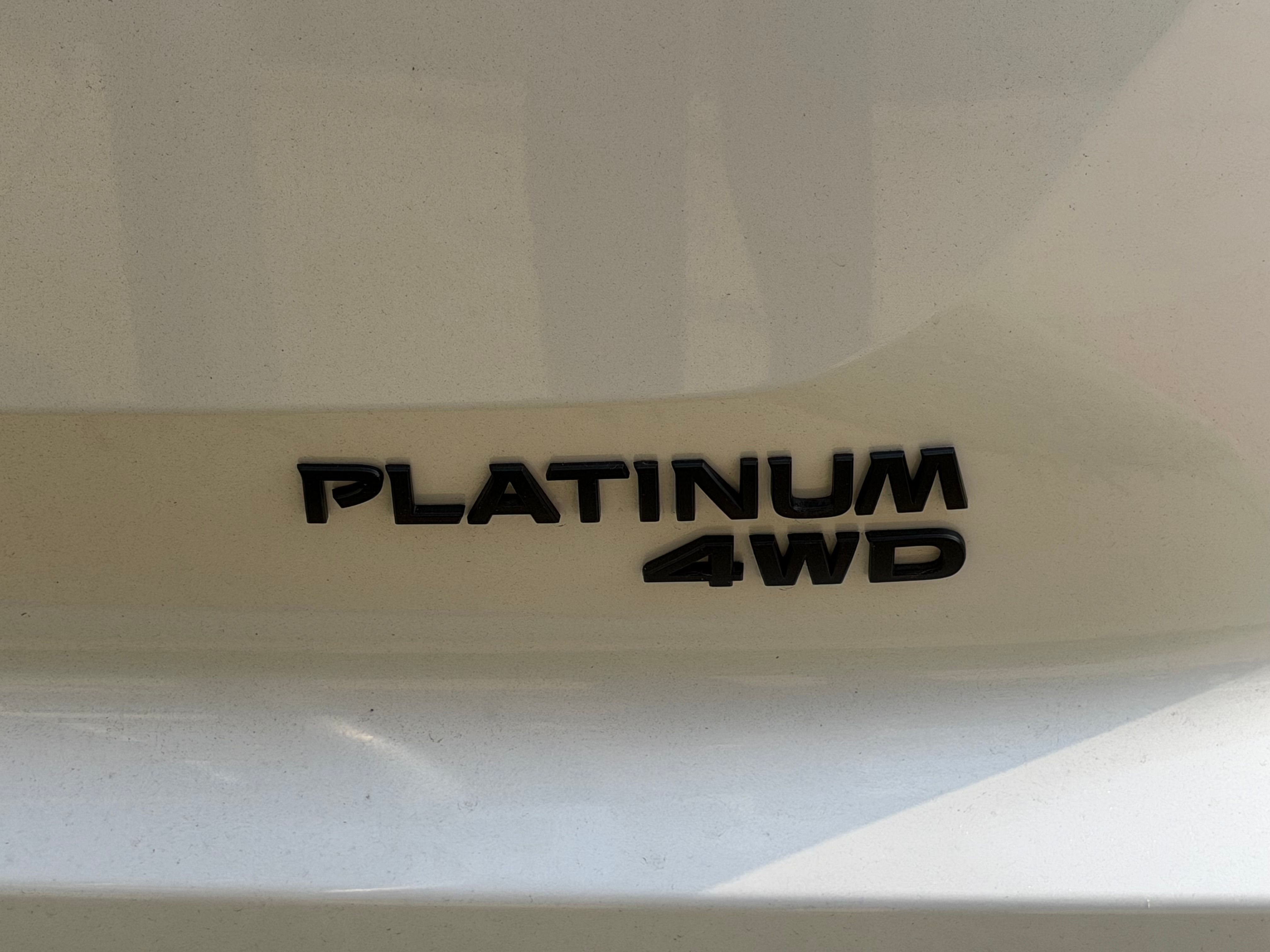 Used 2025 Nissan Pathfinder Platinum w/ Black Appearance Package AWD/4WD image 30