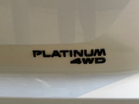 Used 2025 Nissan Pathfinder Platinum w/ Black Appearance Package AWD/4WD image 30
