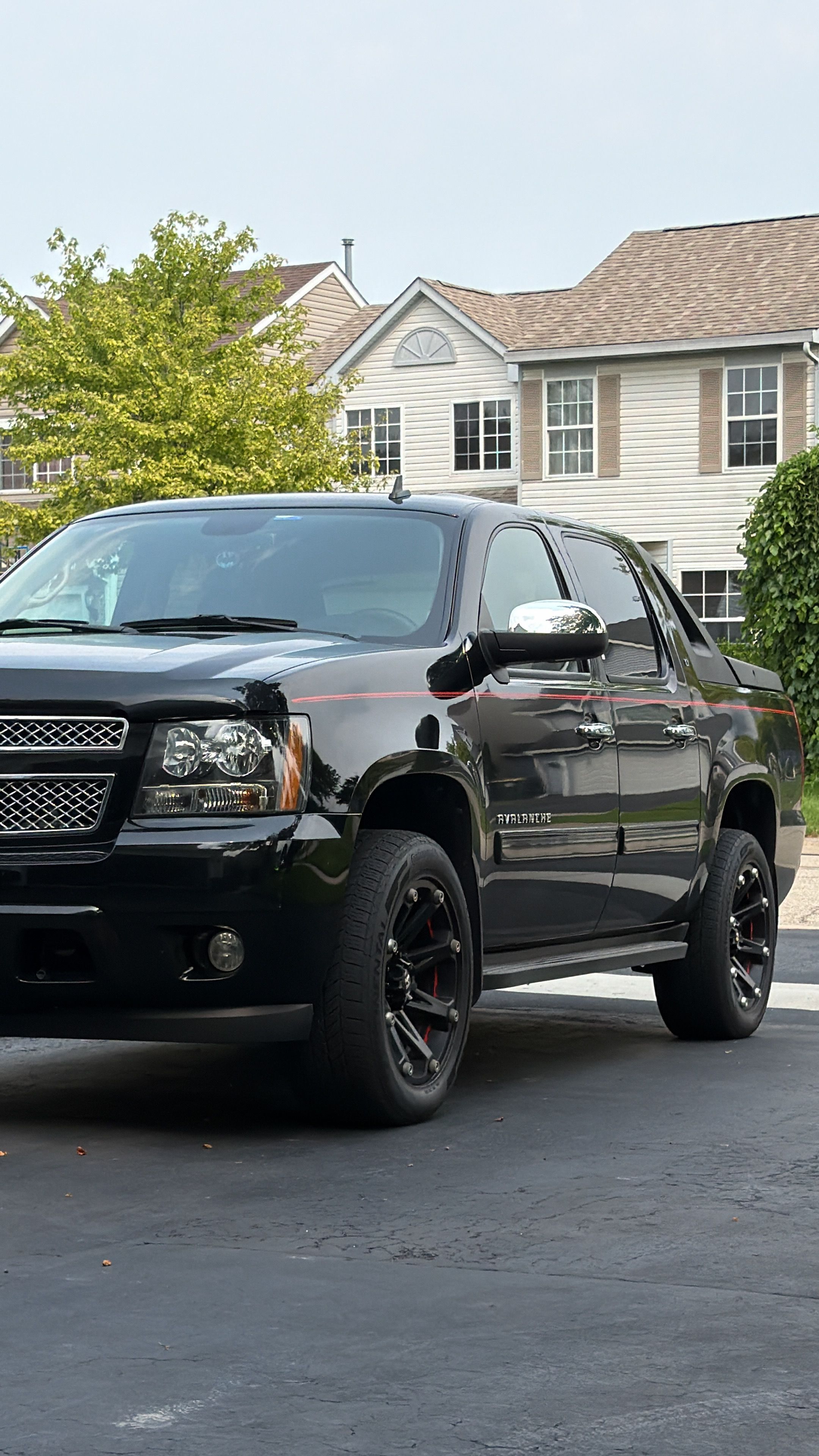 Used 2010 Chevrolet Avalanche LT w/ Luxury Package AWD/4WD image 1