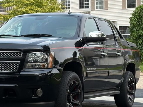 Used 2010 Chevrolet Avalanche LT w/ Luxury Package AWD/4WD image 1