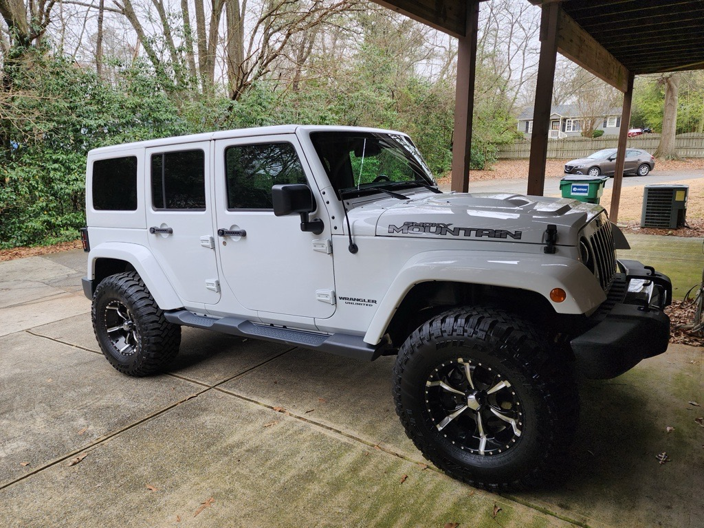 Used 2017 Jeep Wrangler Unlimited Sahara AWD/4WD image 1