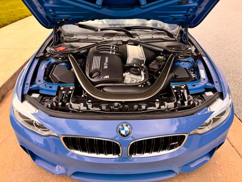 Used 2015 BMW M4 Convertible RWD image 2