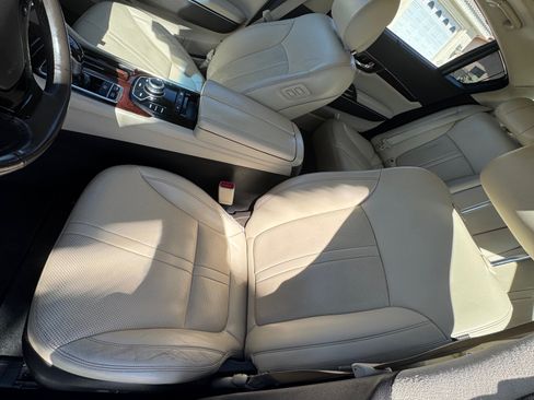 Used 2016 Kia K900 Luxury w/ Luxury VIP Package image 13