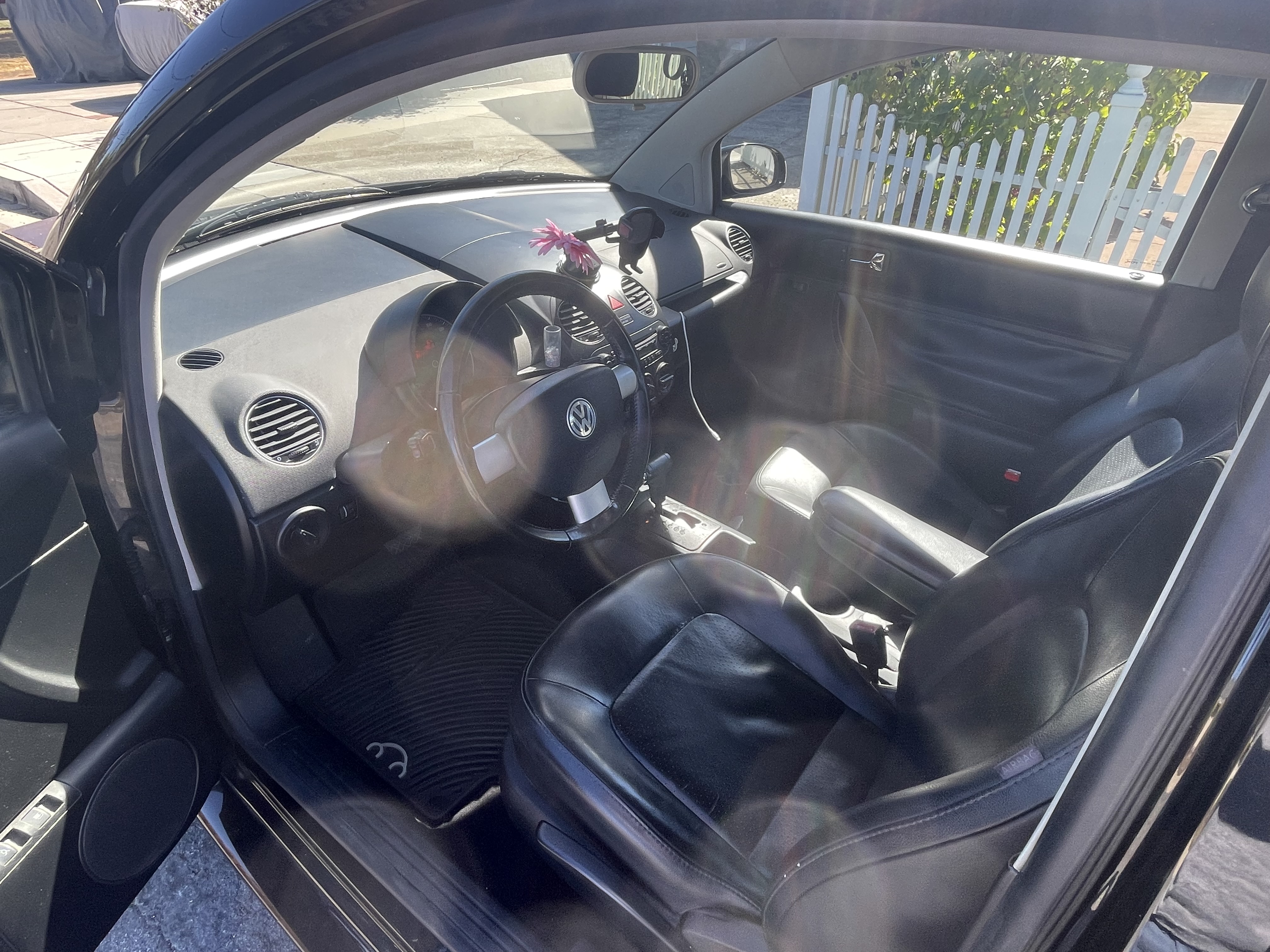 Used 2009 Volkswagen Beetle S FWD image 8