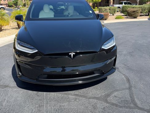Used 2022 Tesla Model X image 8