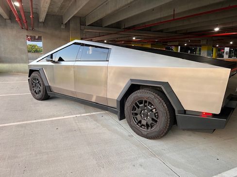 Used 2024 Tesla Cybertruck AWD Crew Cab image 8