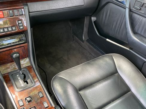 Used 1994 Mercedes-Benz E 320 Convertible image 27