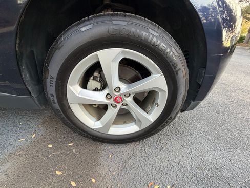 Used 2019 Jaguar F-PACE Premium image 22