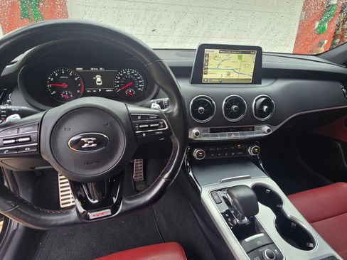 Used 2018 Kia Stinger GT2 image 14