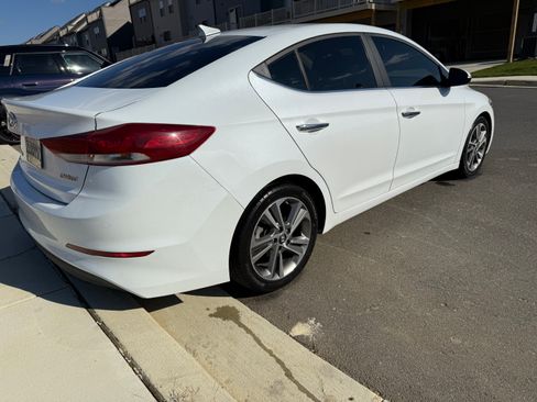 Used 2017 Hyundai Elantra Limited image 9