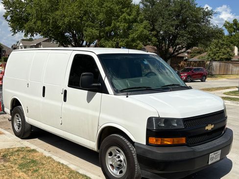 Used 2021 Chevrolet Express 2500 w/ Driver Convenience Package RWD image 4