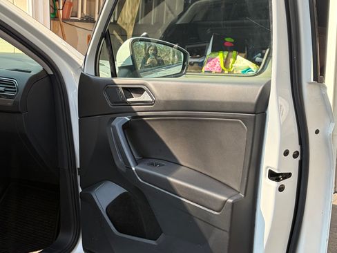 Used 2018 Volkswagen Tiguan SE image 25